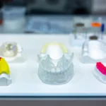 تقويم الاسنان الشفاف وانواع وطريقة تركيبه